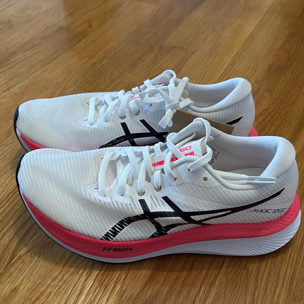 Women’s ASICS Magic Speed